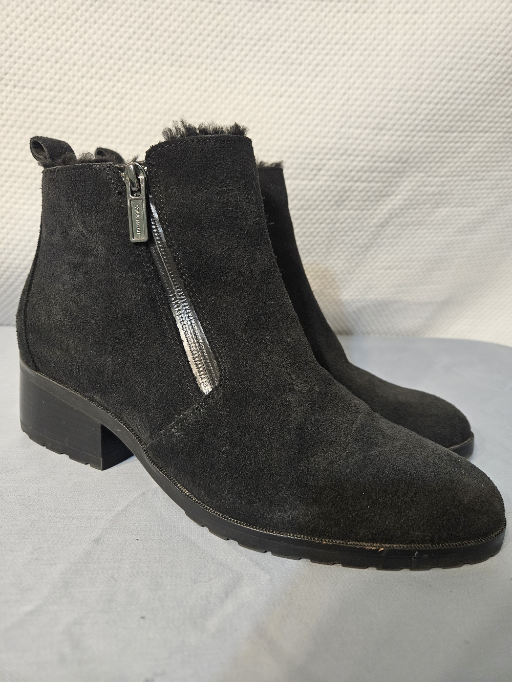 Cole Haan "Oak"  Black Suede Ankle Booties Shearling Liner Size 8.5